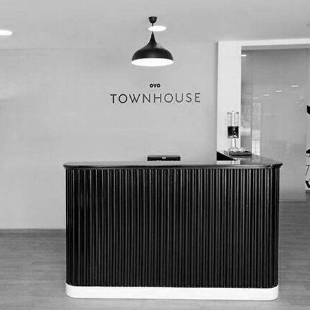 Oyo Townhouse 17 Huda City Center Near Leisure Valley Park 古尔冈 外观 照片