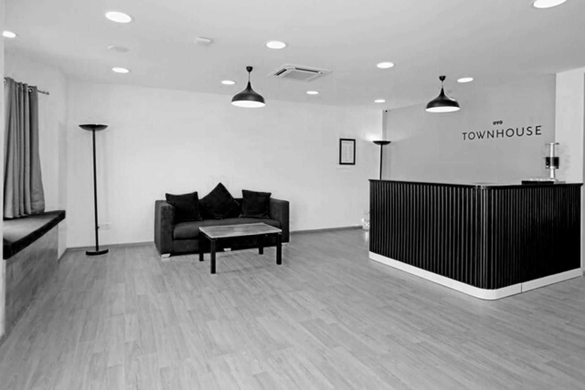 Oyo Townhouse 17 Huda City Center Near Leisure Valley Park 古尔冈 外观 照片