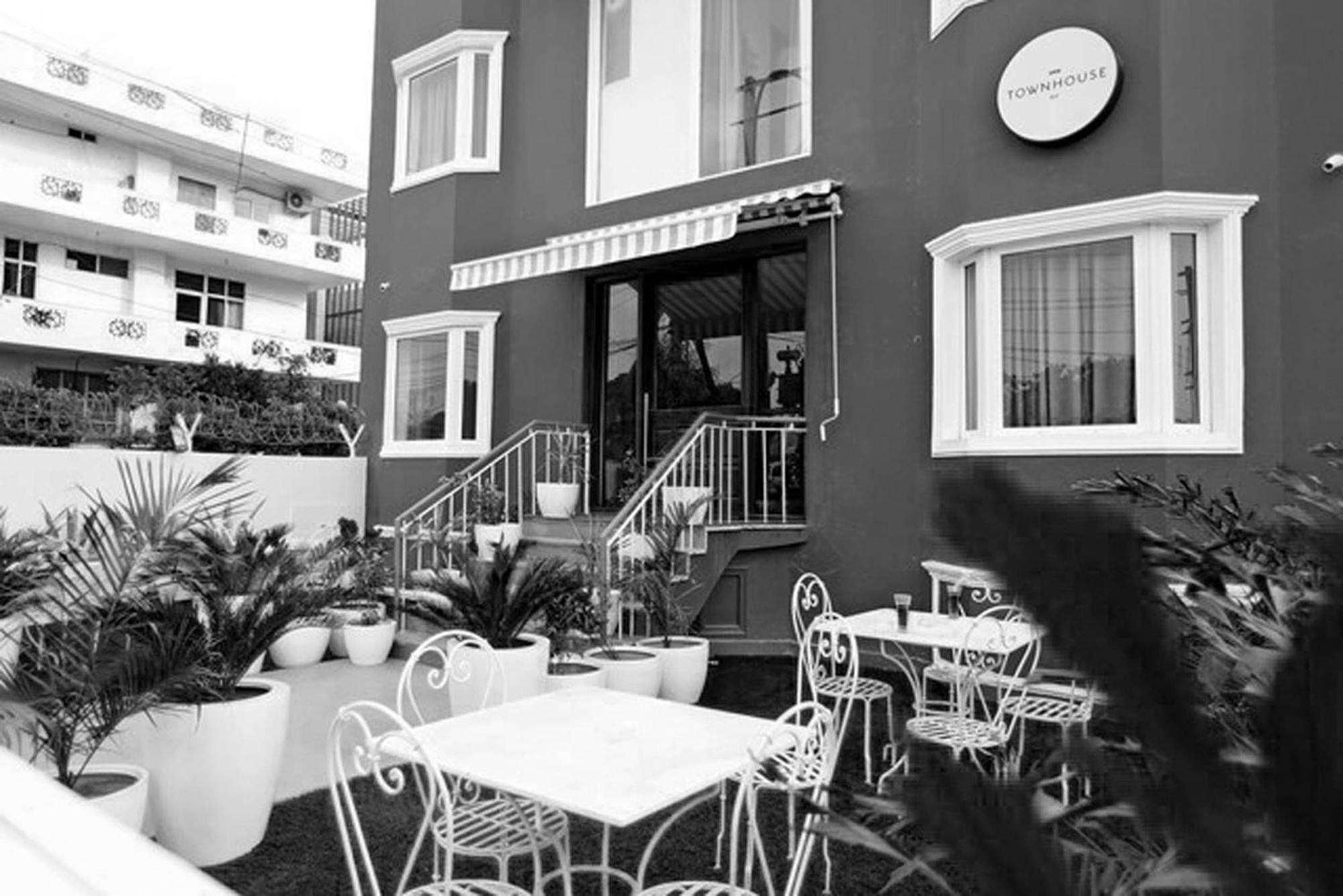 Oyo Townhouse 17 Huda City Center Near Leisure Valley Park 古尔冈 外观 照片